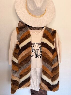CHICO’s Chevron Faux Fur knit Vest sz 1 M western boho